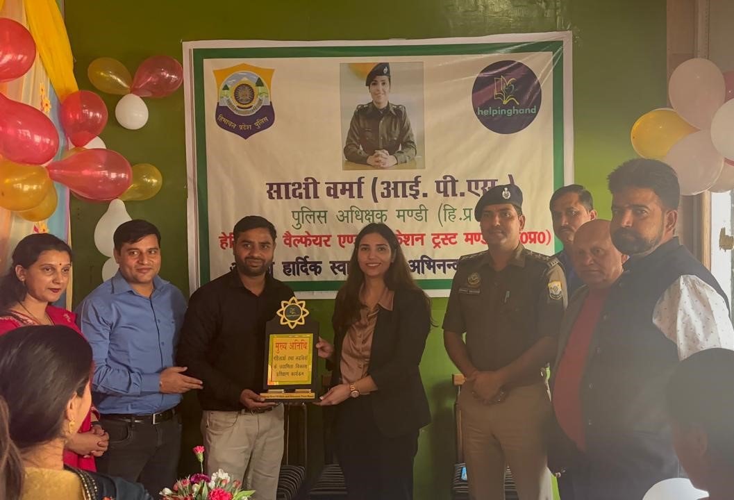 सिलाई प्रशिक्षण कार्यक्रम के शुभारंभ अवसर पर एसपी साक्षी वर्मा।