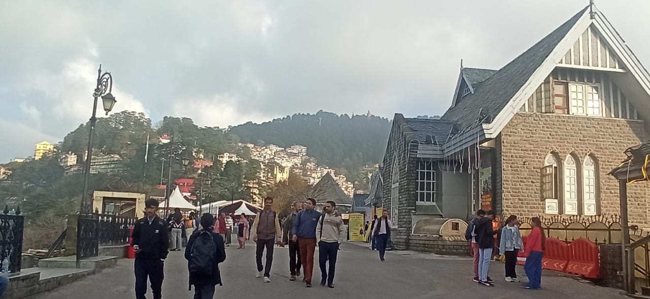 शिमला में सैलानी