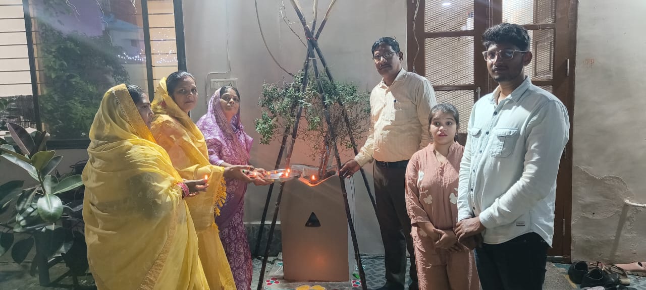 तुलसी विवाह के तहत पूजन किया गया। तुलसी विवाह के तहत पूजन किया गया।