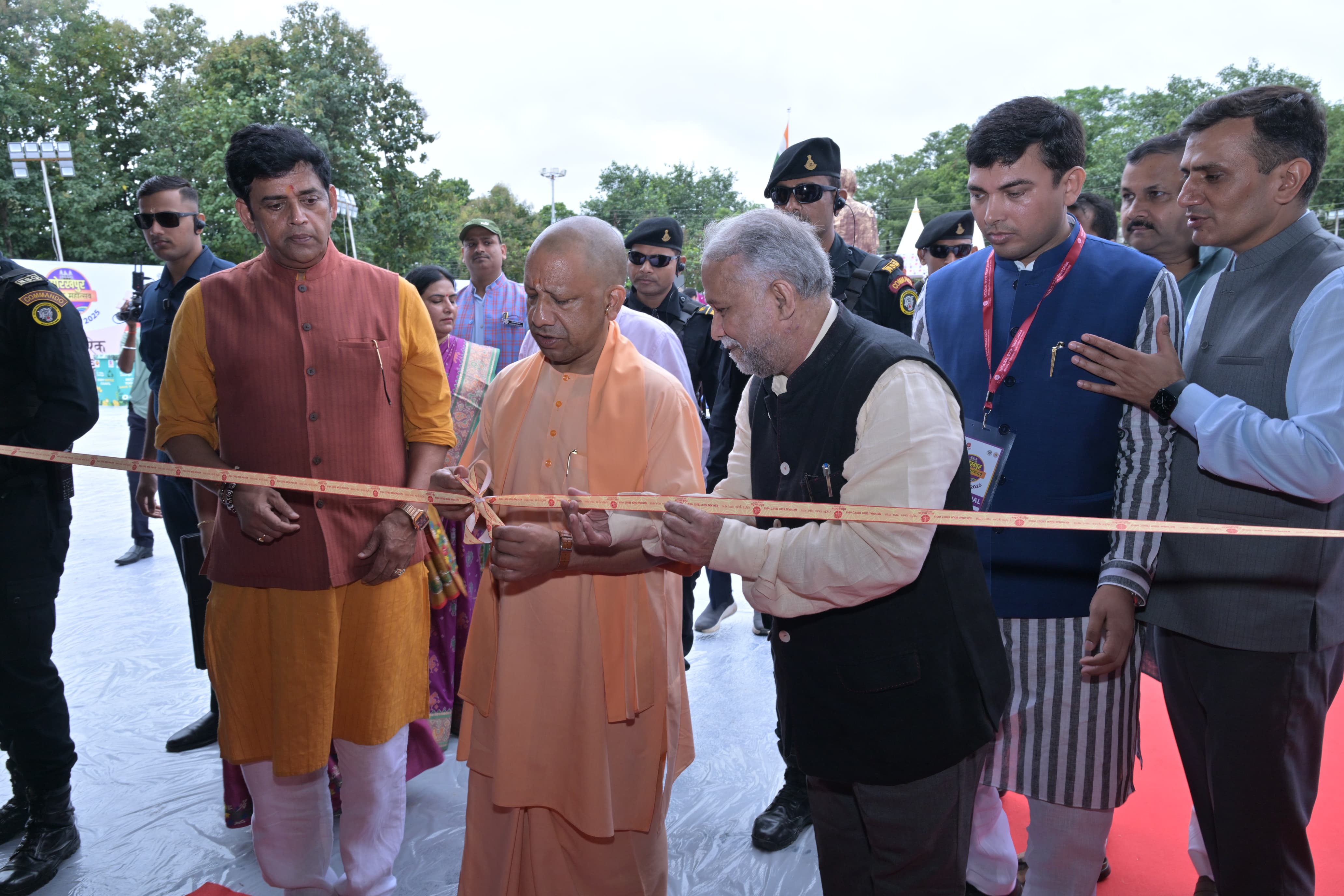 - मुख्यमंत्री योगी आदित्यनाथ ने किया गोरखपुर पुस्तक महोत्सव का शुभारंभ*