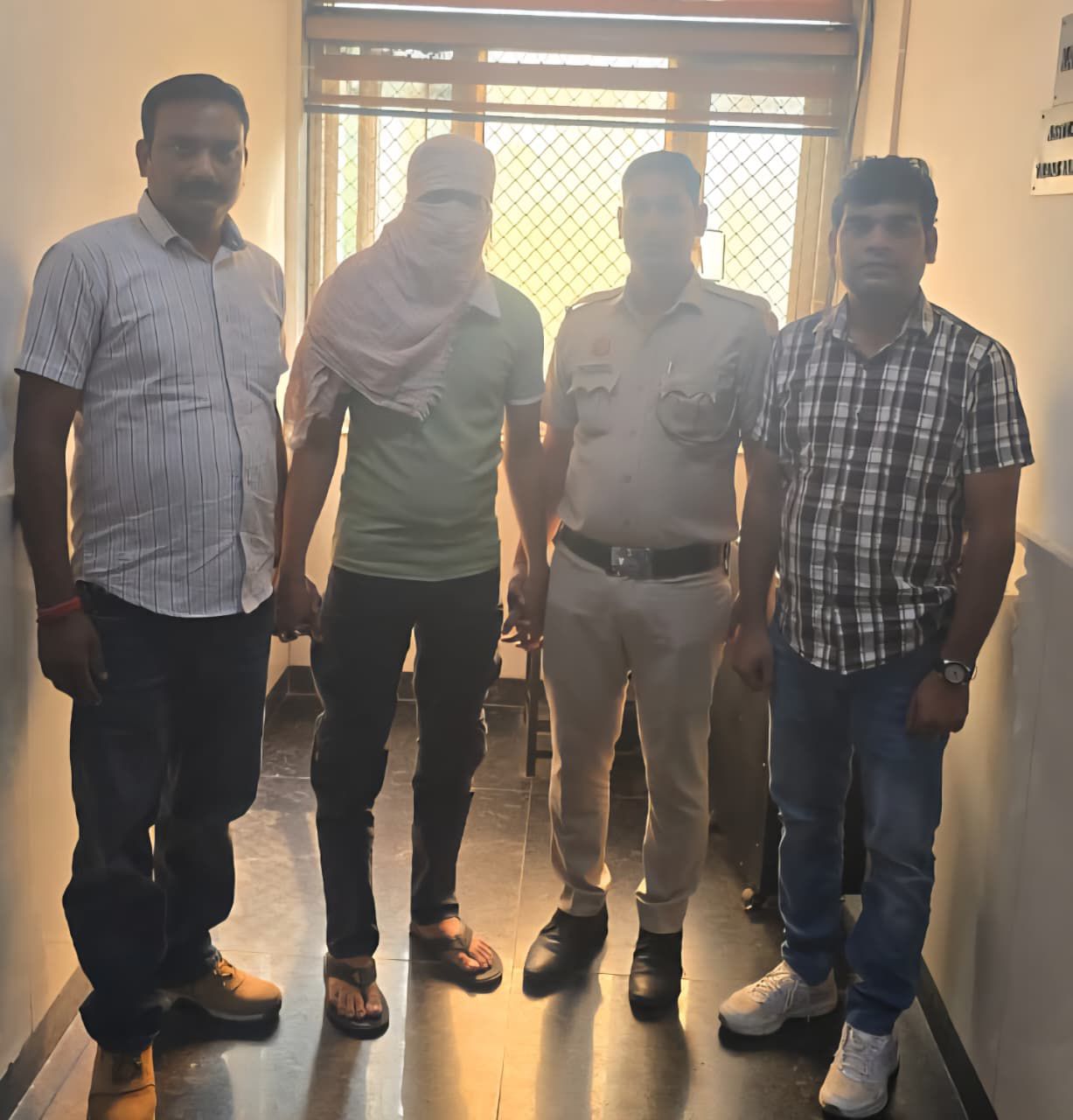 सीलमपुर फायरिंग मामले में पकड़े गए आराेपित की फाेटाे सीलमपुर फायरिंग मामले में पकड़े गए आराेपित की फाेटाे