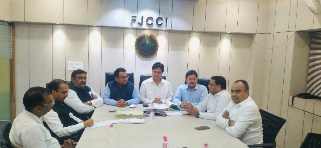 चेंबर की बैठक में मौजूद सदस्य चेंबर की बैठक में मौजूद सदस्य