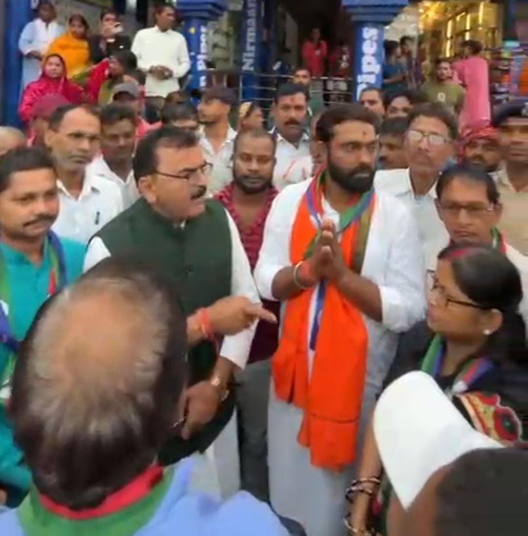 जनसंपर्क करते एनडीए प्रत्याशी जनसंपर्क करते एनडीए प्रत्याशी