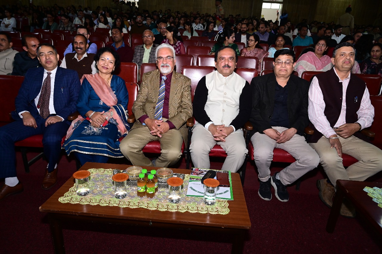 कार्यक्रम का दौरान मौजूद गणमान्य। कार्यक्रम का दौरान मौजूद गणमान्य।