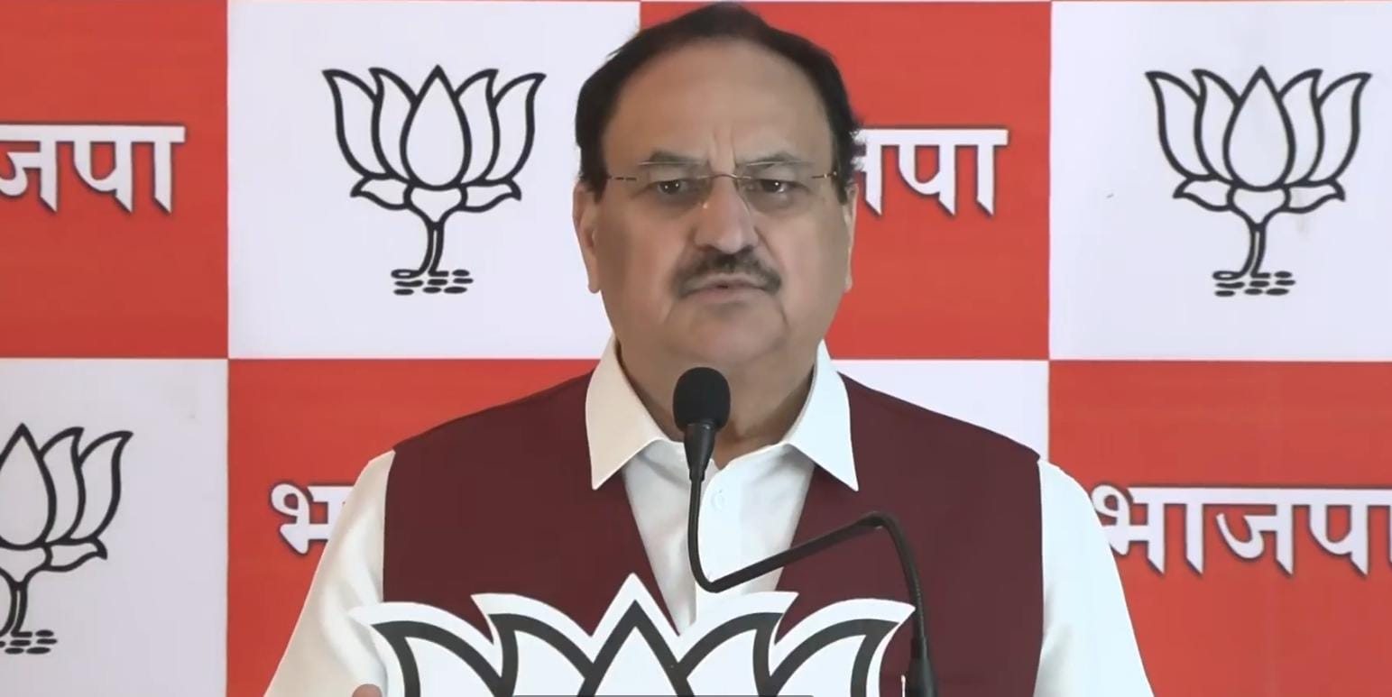 जेपी नड्डा आभासी सभा करते हुए जेपी नड्डा आभासी सभा करते हुए