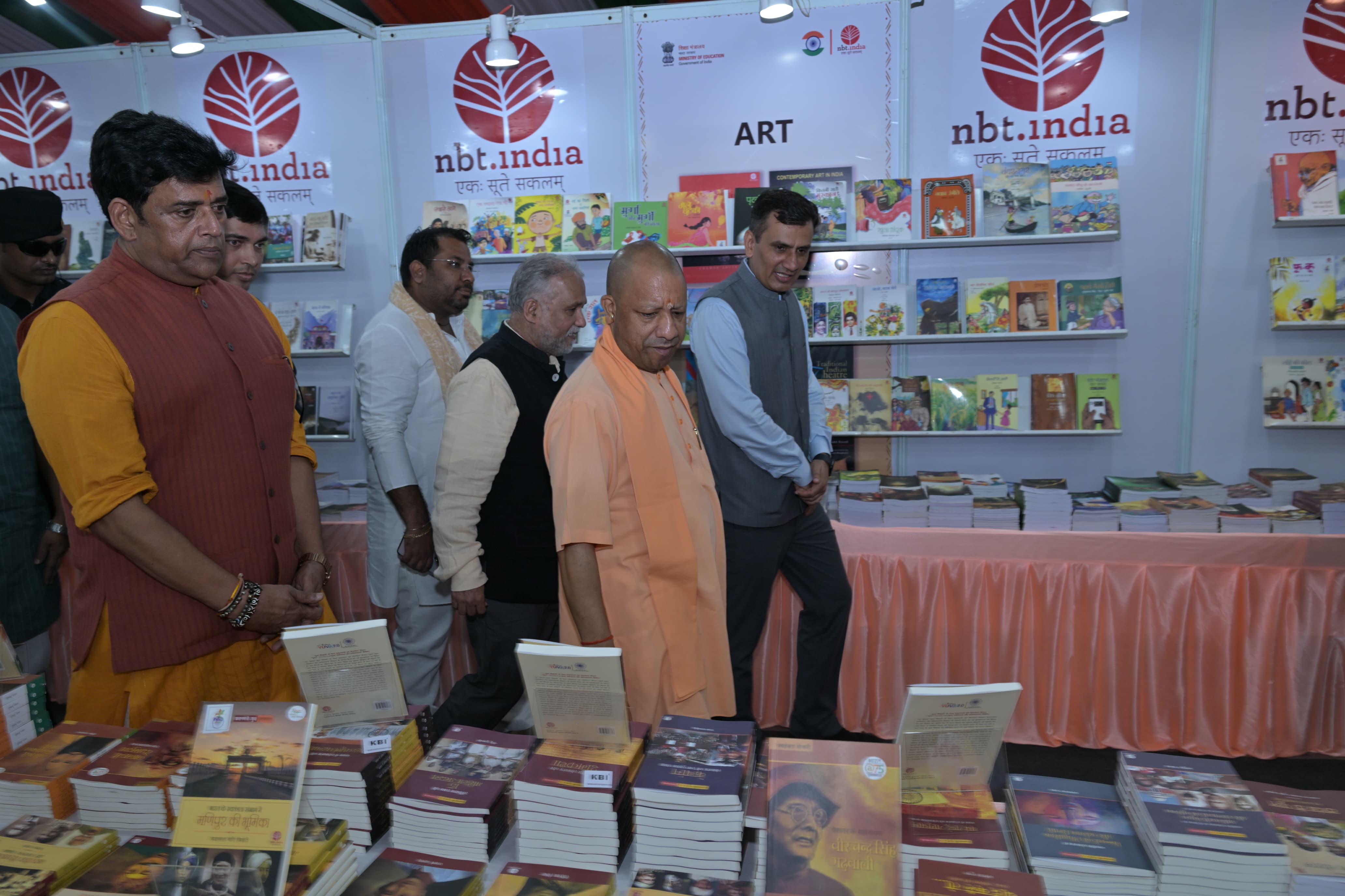 - मुख्यमंत्री योगी आदित्यनाथ ने किया गोरखपुर पुस्तक महोत्सव का शुभारंभ*