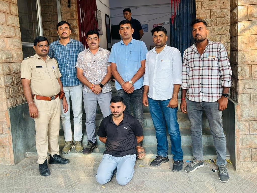 एएनटीएफ और एटीएस ने पकड़ा पच्चीस हजार रुपये का इनामी बदमाश एएनटीएफ और एटीएस ने पकड़ा पच्चीस हजार रुपये का इनामी बदमाश