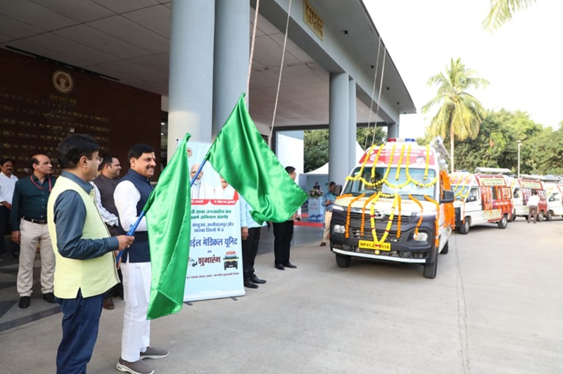 मुख्यमंत्री डॉ. मोहन यादव ने 6 मोबाइल मेडिकल यूनिट को दिखाई झंडी