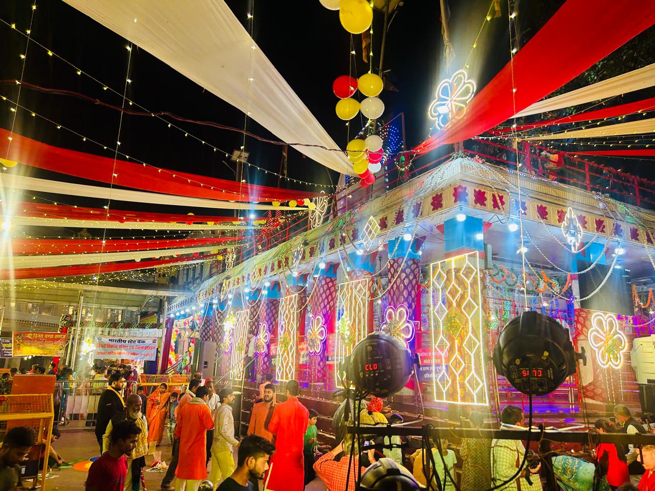 दीपोंसे जगमगाता विंध्यधाम.