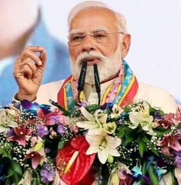 प्रधानमंत्री नरेन्द्र मोदी आया में जनसभा के दौरान