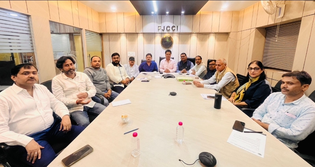 चेंबर की बैठक में मौजूद सदस्य