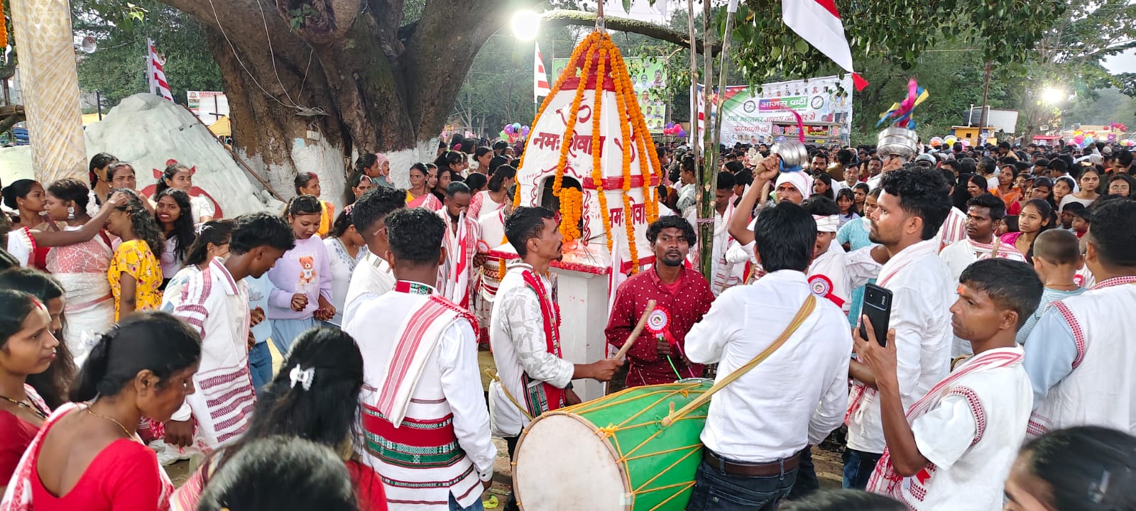 मेला की तस्वीर मेला की तस्वीर