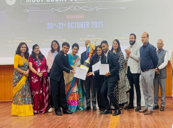 पुरस्कार पाते बीबीएयू के छात्र पुरस्कार पाते बीबीएयू के छात्र