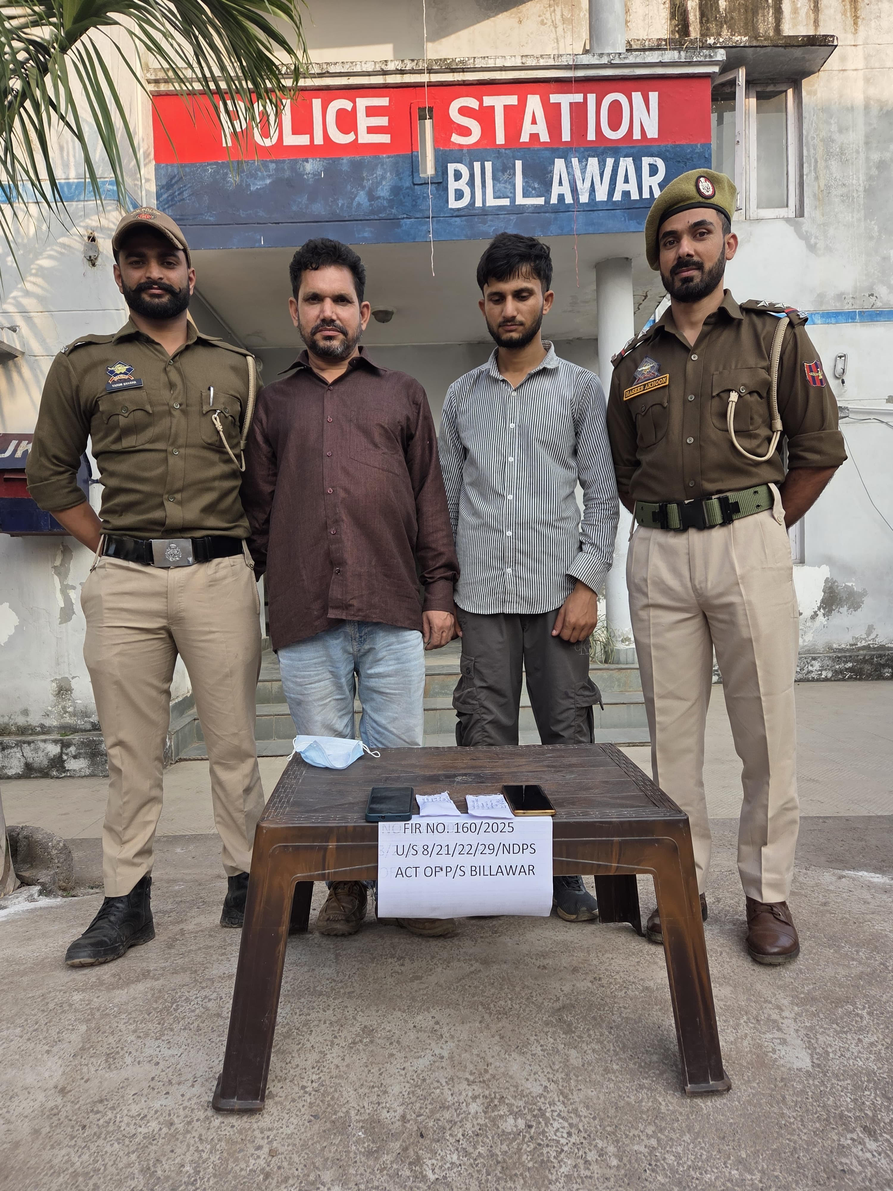 Bilawar police arrested two drug smugglers with 8.18 grams of heroin.