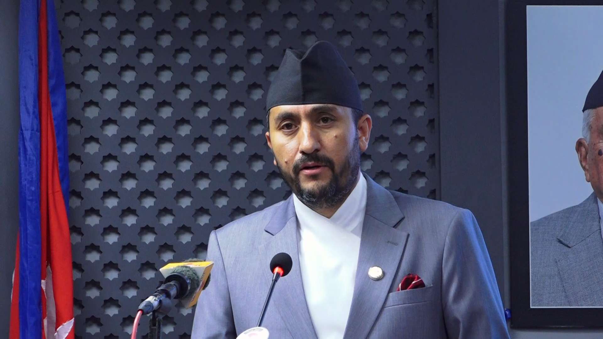 सरकार के प्रवक्ता जगदीश खरेल