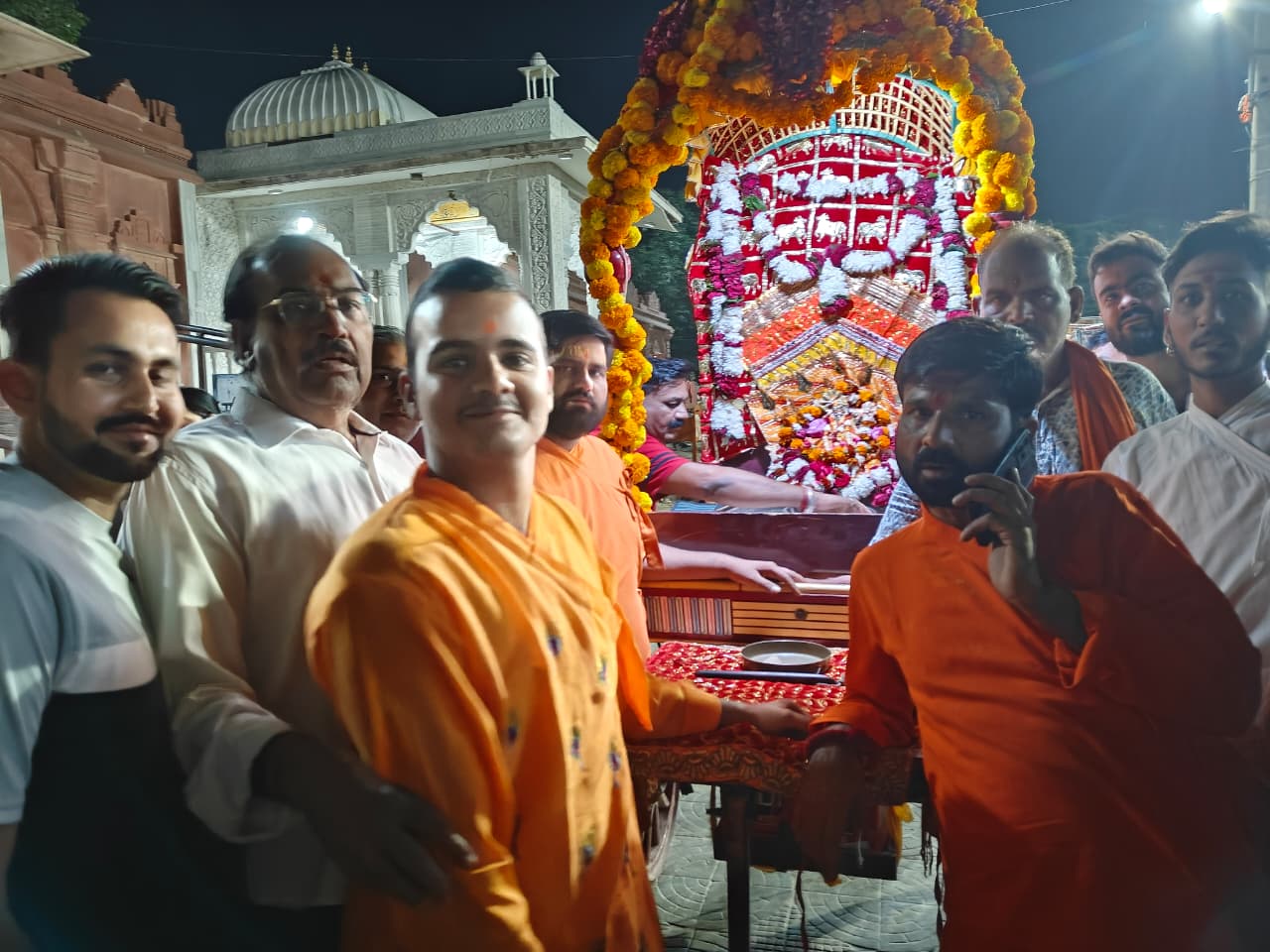 बीकानेर के नगर सेठ श्री लक्ष्मीनाथ जी रथ पर सवार होकर नगर भ्रमण को निकले