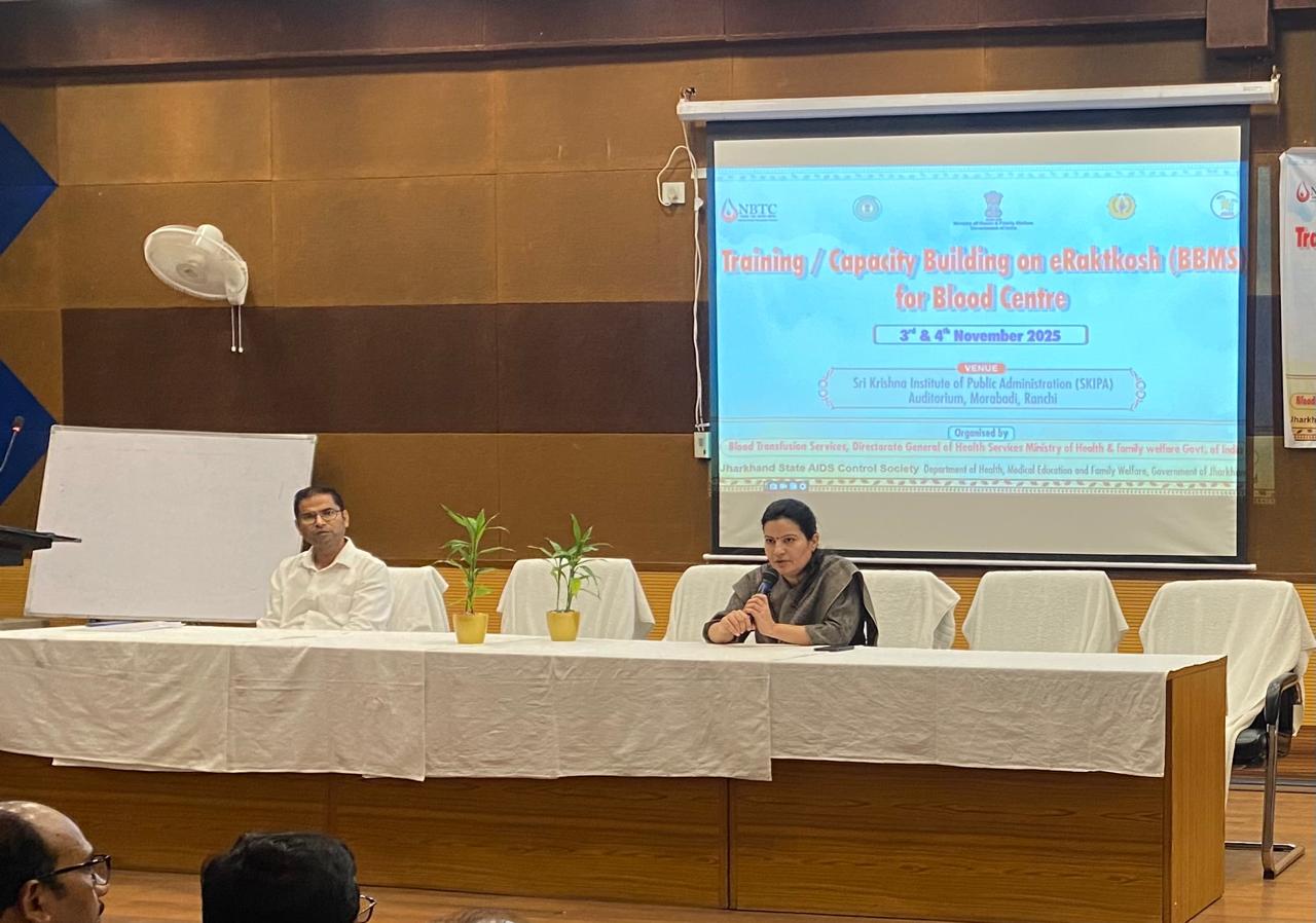 बैठक में डॉ नेहा अरोडा समेत अन्य बैठक में डॉ नेहा अरोडा समेत अन्य