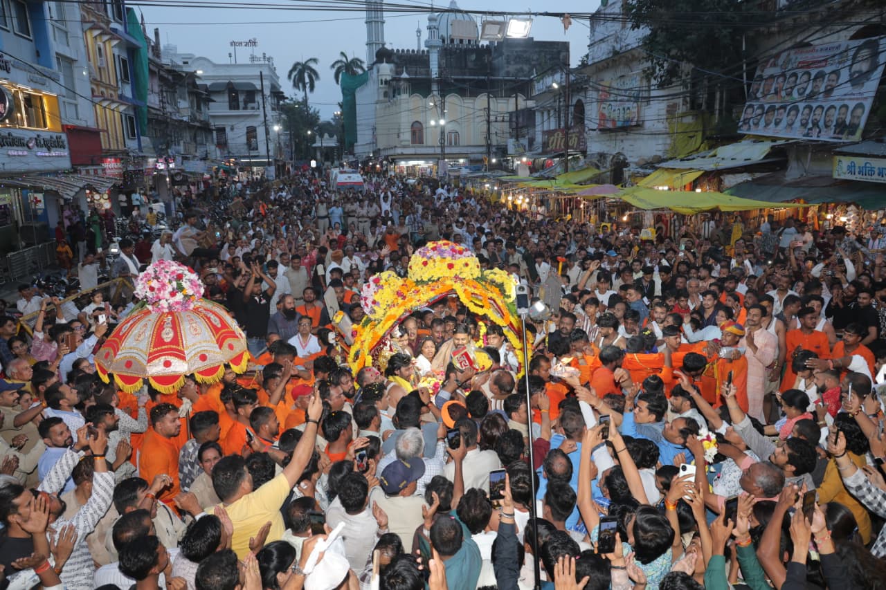 बाबा महाकाल की कार्तिक-अगहन मास की दूसर सवारी निकली बाबा महाकाल की कार्तिक-अगहन मास की दूसर सवारी निकली