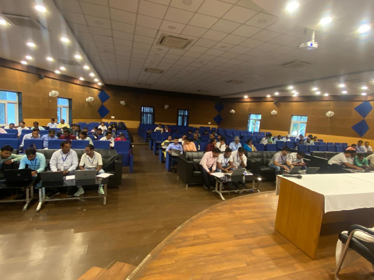 कार्यक्रम में शामिल रक्तदान केन्द्रों के प्रतिनिधिगण कार्यक्रम में शामिल रक्तदान केन्द्रों के प्रतिनिधिगण