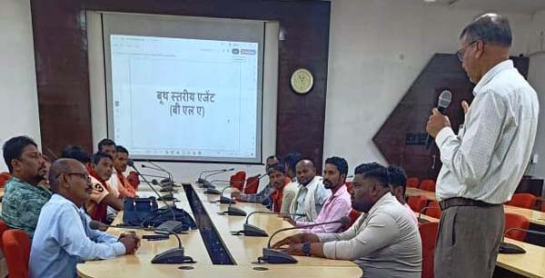 जगदलपुर में बूथ लेवल एजेंटों को दिया गया एसआईआर का प्रशिक्षण