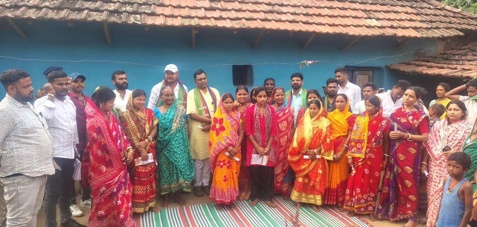 प्रचार कार्यक्रम के दौरान लंबोदर सहित अन्य प्रचार कार्यक्रम के दौरान लंबोदर सहित अन्य