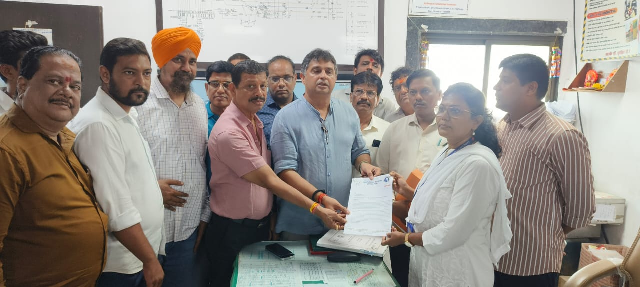 Railway minister should aplogine train accident,NCP Thane