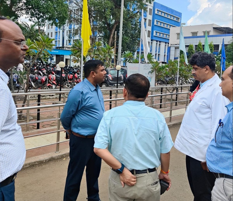 कलेक्टर ने किया जयप्रकाश जिला अस्पताल का निरीक्षण कलेक्टर ने किया जयप्रकाश जिला अस्पताल का निरीक्षण