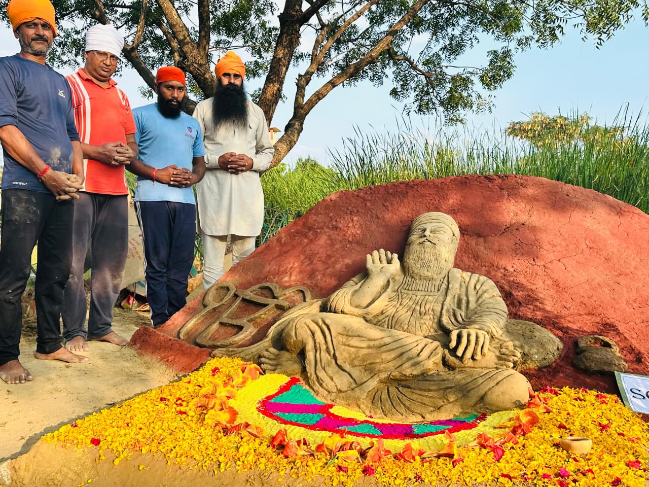 गुरु नानक देव जी के उपदेशों पर बनी अद्भुत सैंड आर्ट