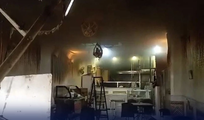 पाकिस्तान के उच्चतम न्यायालय परिसर में विस्फोट का यह फोटो समा टीवी ने रिपोर्ट के प्रसारण के साथ दिखाया है।