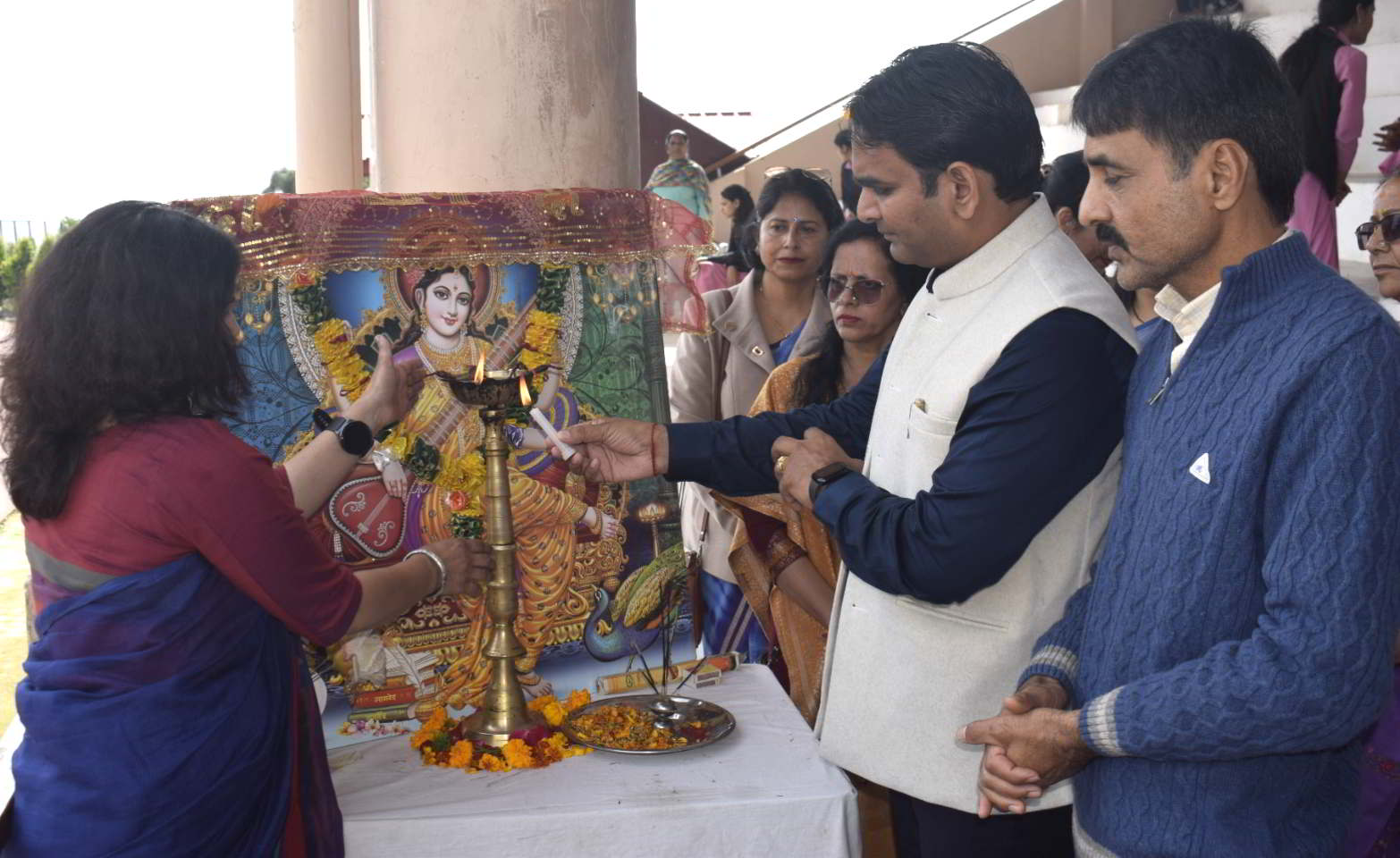 धर्मशाला में शुरू हुई एथलेटिक्स प्रतियोगिता के दौरान मौजूद।