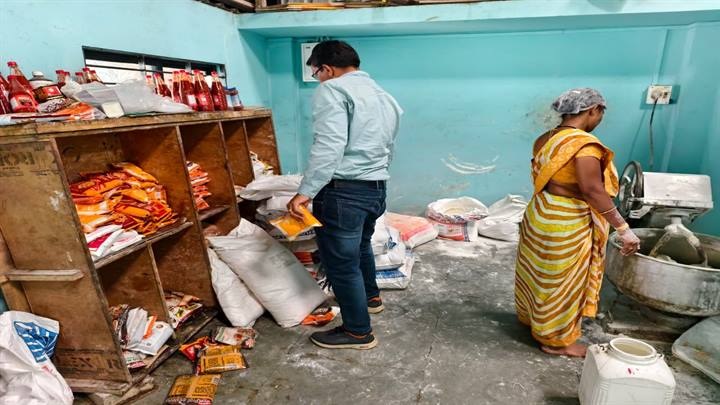 फ़ास्ट फ़ूड पर जिला प्रशासन की बड़ी कार्रवाई फ़ास्ट फ़ूड पर जिला प्रशासन की बड़ी कार्रवाई