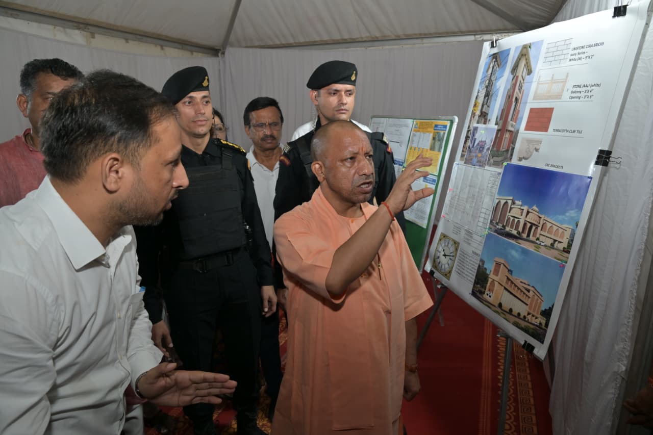 विरासत गलियारा का निरीक्षण करने के दौरान मुख्यमंत्री ने दिया भरोसा, तैयारी के लिए जीडीए-नगर निगम के अफसरों को निर्देश* विरासत गलियारा का निरीक्षण करने के दौरान मुख्यमंत्री ने दिया भरोसा, तैयारी के लिए जीडीए-नगर निगम के अफसरों को निर्देश*