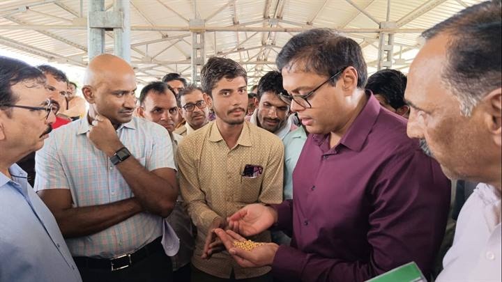 कृषि विभाग के सचिव ने किया सीहोर कृषि उपज मंडी का निरीक्षण कृषि विभाग के सचिव ने किया सीहोर कृषि उपज मंडी का निरीक्षण