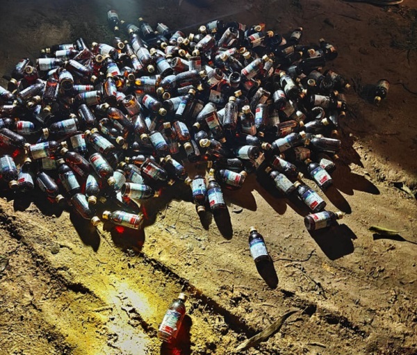 कपास के खेत में अवैध गांजे की खेती करते पकड़ाए तस्कर 286 कफ सिरप की अवैध शीशियाँ जब्त कपास के खेत में अवैध गांजे की खेती करते पकड़ाए तस्कर 286 कफ सिरप की अवैध शीशियाँ जब्त