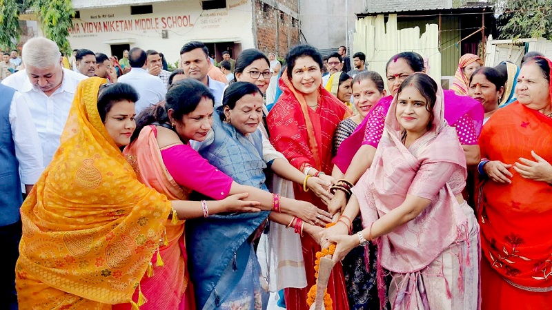 भोपालः राज्यमंत्री कृष्णा गौर ने करोड़ों के विकास कार्यों का किया भूमि-पूजन भोपालः राज्यमंत्री कृष्णा गौर ने करोड़ों के विकास कार्यों का किया भूमि-पूजन