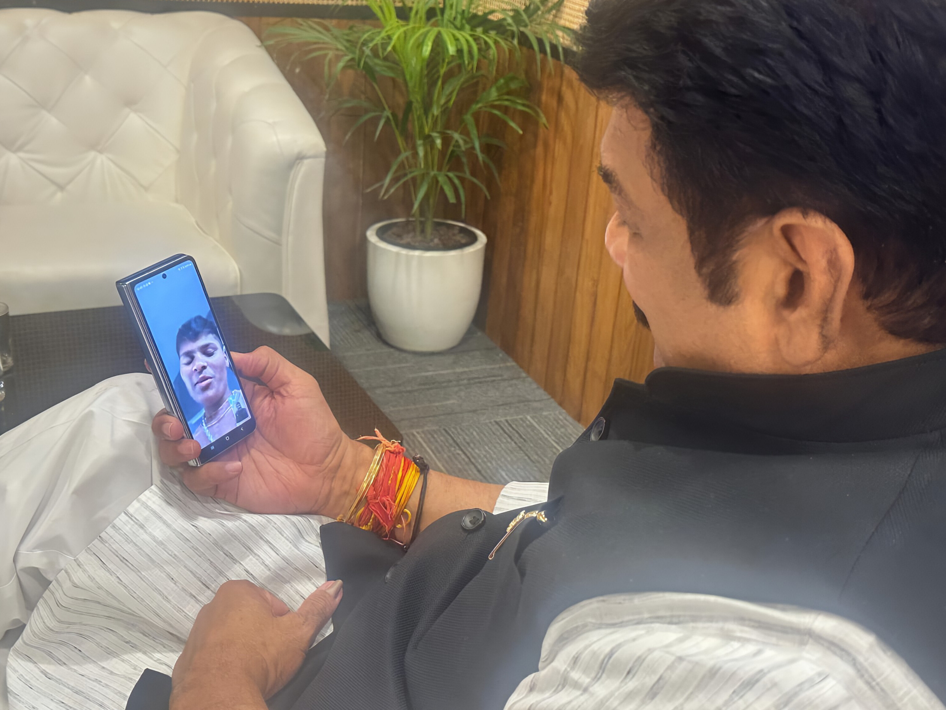 आईसीसी महिला क्रिकेट विश्व कप जीतने पर खाद्य मंत्री ने की खिलाड़ी क्रांति से फोन पर बात