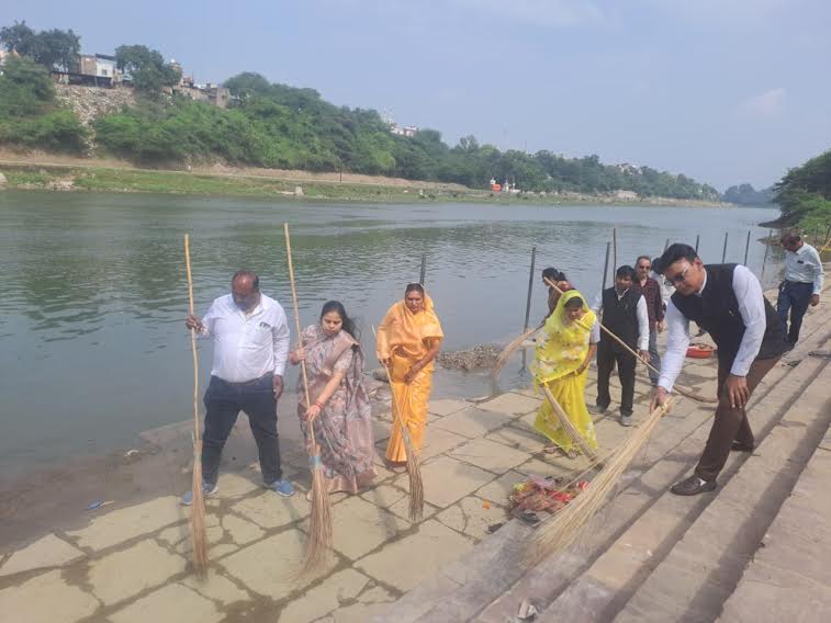 कार्तिक पूर्णिमा कल : नपाध्यक्ष ने शिवना नदी में दीपदान की व्यवस्था का निरीक्षण किया,