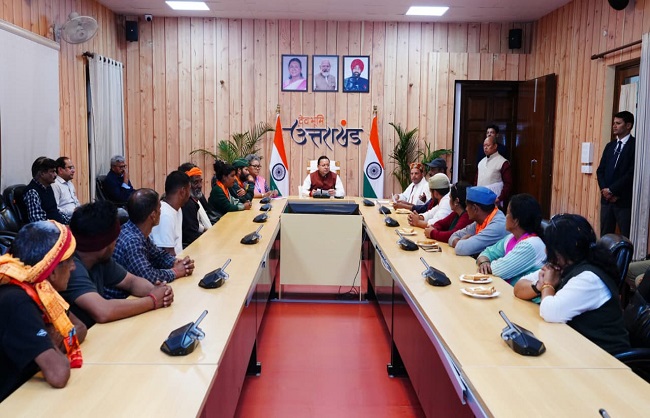 चौखुटिया में आंदोलन कर रहे प्रतिनिधिमंडल मुख्यमंत्री से मुख्यमंत्री आवास में भेंट करते। चौखुटिया में आंदोलन कर रहे प्रतिनिधिमंडल मुख्यमंत्री से मुख्यमंत्री आवास में भेंट करते।