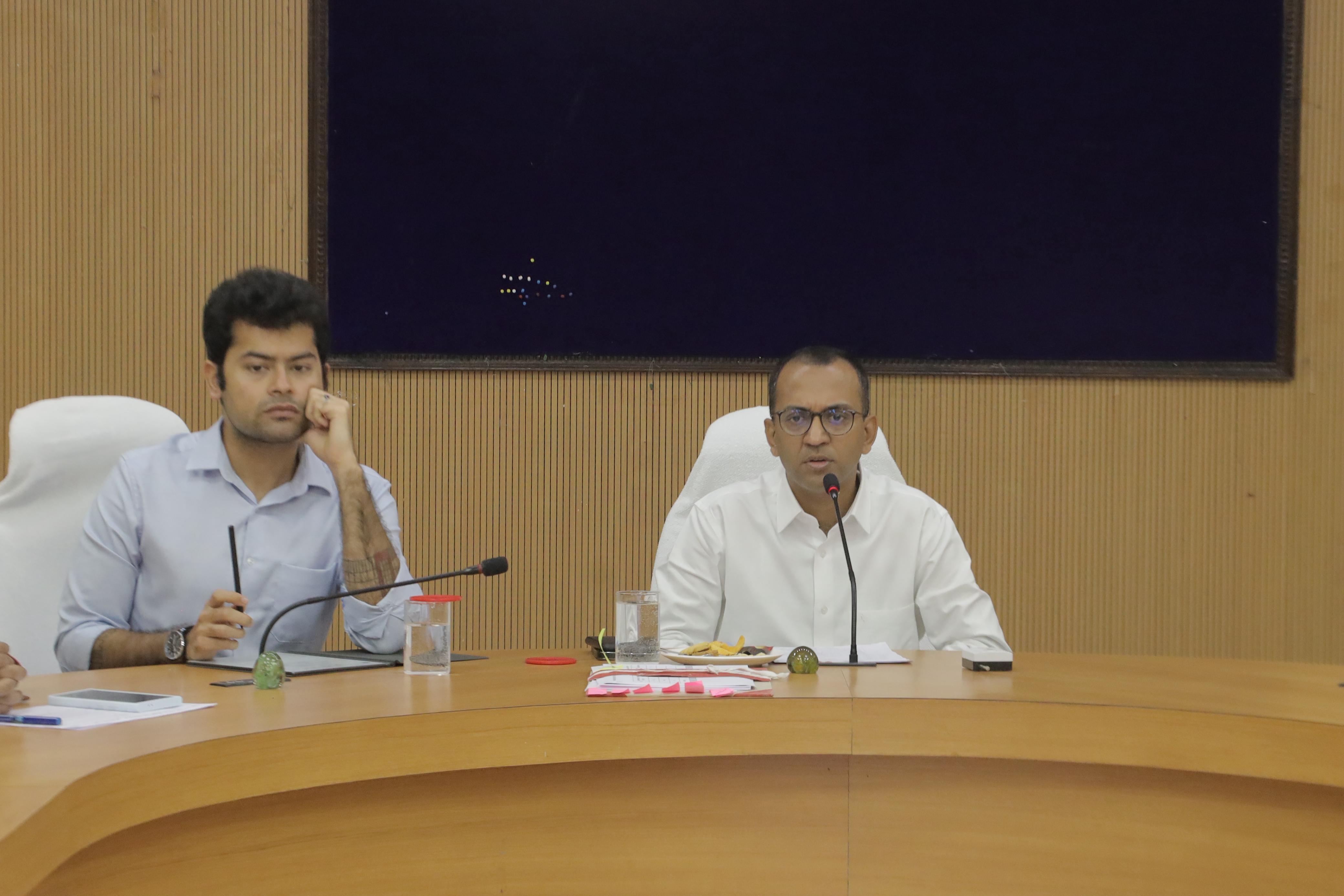 कोरबा कलेक्टर ने ली समय-सीमा की बैठक, विभागीय कार्यों की समीक्षा की कोरबा कलेक्टर ने ली समय-सीमा की बैठक, विभागीय कार्यों की समीक्षा की