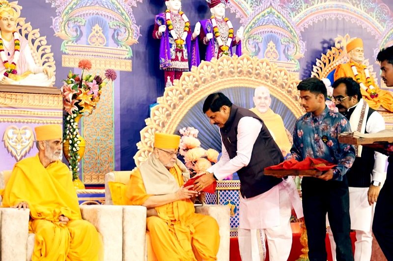 जबलपुर में बीएपीएस स्वामीनारायण संस्था के जीवन उत्कर्ष महोत्सव में मुख्यमंत्री