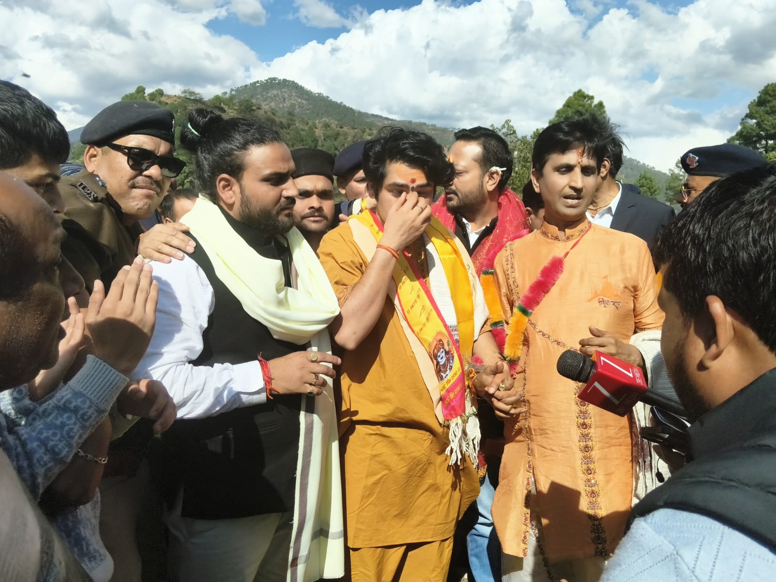 अब देश में सिर्फ भगवा चलेगा गजवा नहीं : शास्त्री अब देश में सिर्फ भगवा चलेगा गजवा नहीं : शास्त्री