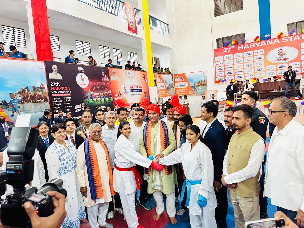 हरियाणा भाजपा अध्यक्ष माेहन लाल कराटे प्रतियाेगिता का उदघाटन करते हुए हरियाणा भाजपा अध्यक्ष माेहन लाल कराटे प्रतियाेगिता का उदघाटन करते हुए