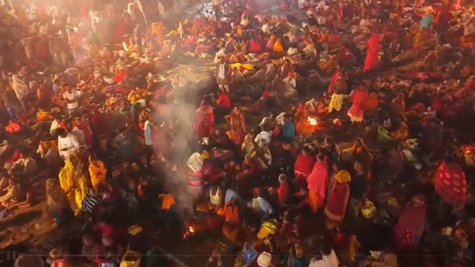 सोनपुर में कार्तिक पूर्णिमा पर श्रद्धालुओं ने किया पवित्र स्नान