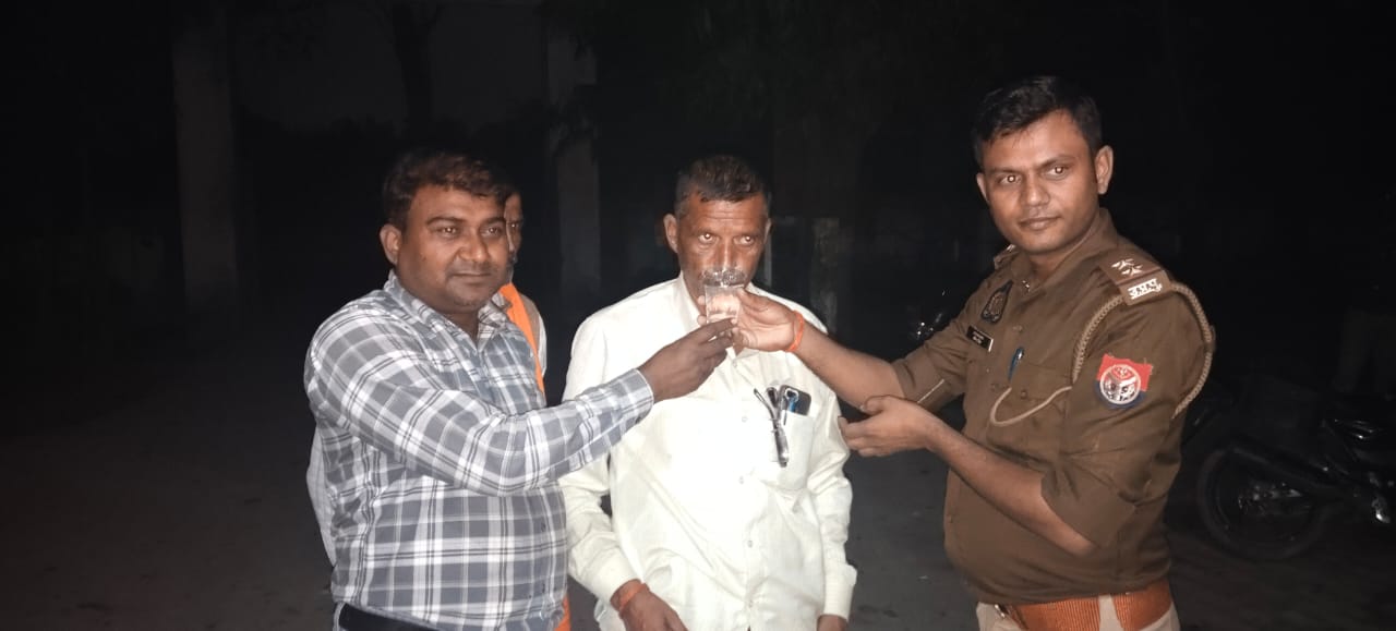 मांग को लेकर पूर्व प्रधान आमरण अनशन पर मांग को लेकर पूर्व प्रधान आमरण अनशन पर