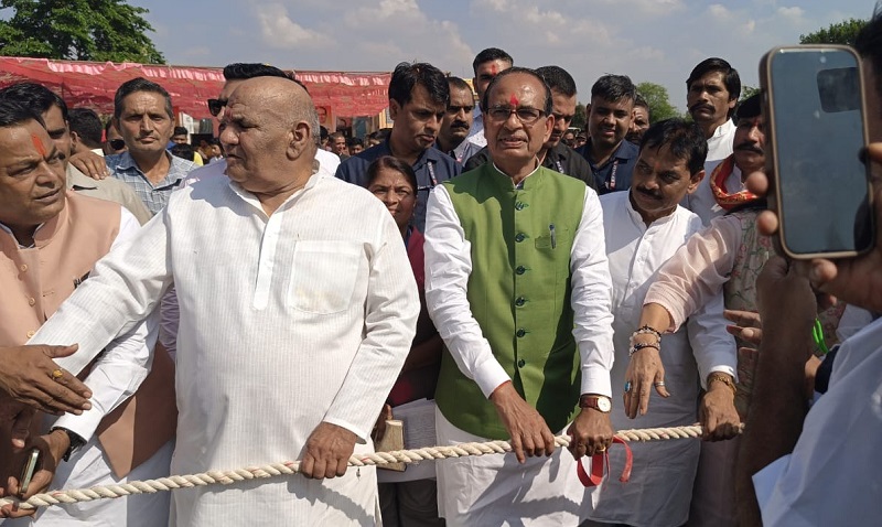 खेल प्रतियोगिता में शामिल हुए केंद्रीय कृषि मंत्री खेल प्रतियोगिता में शामिल हुए केंद्रीय कृषि मंत्री