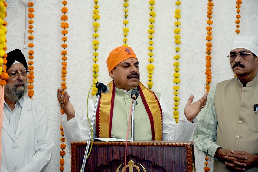 मुख्यमंत्री डॉ . मोहन यादव ने गुरुद्वारे में मत्था टेका, शबद कीर्तन का श्रवण कर सभी को गुरुपरब की शुभकामनाएं दीं मुख्यमंत्री डॉ . मोहन यादव ने गुरुद्वारे में मत्था टेका, शबद कीर्तन का श्रवण कर सभी को गुरुपरब की शुभकामनाएं दीं