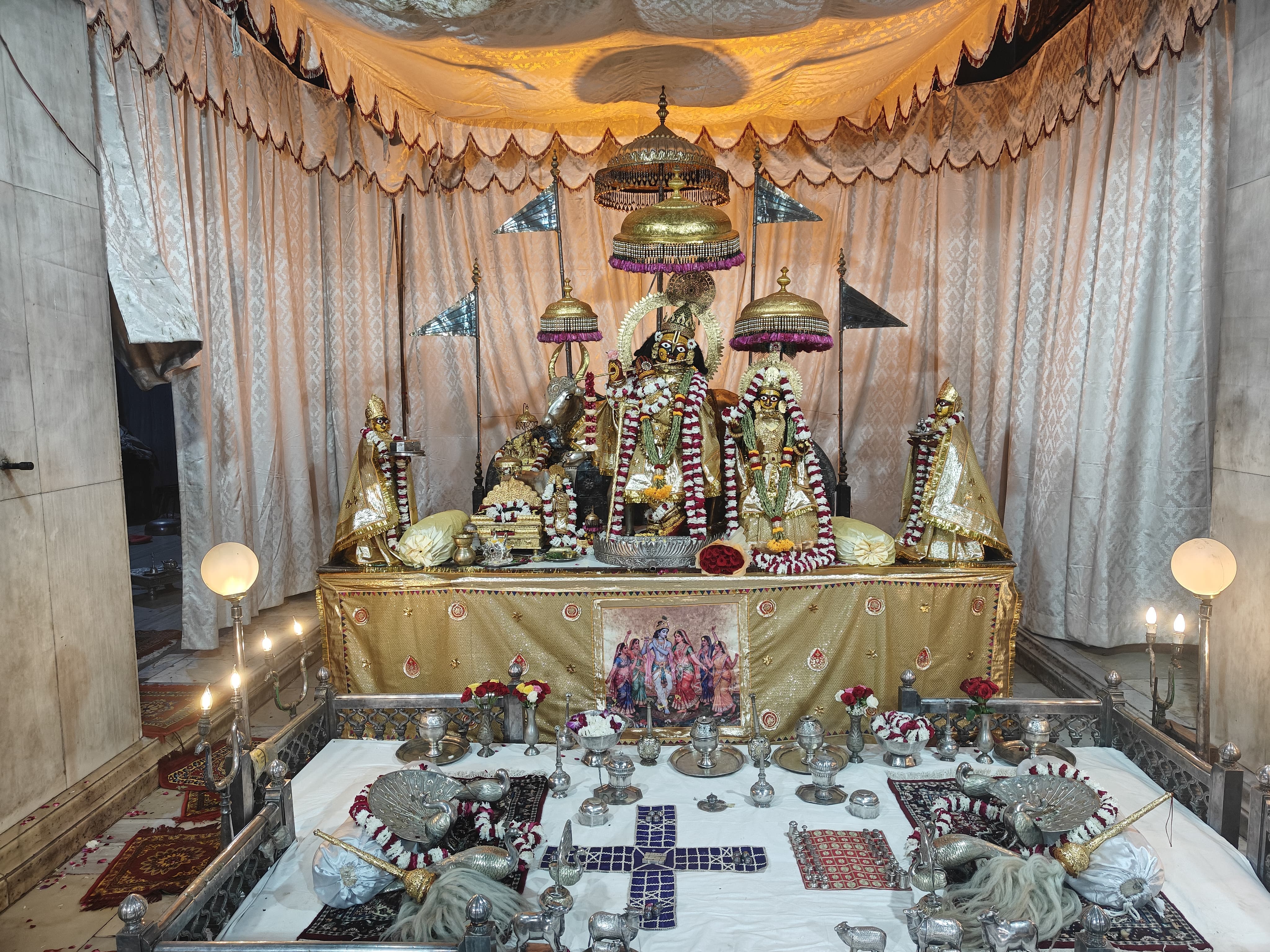 गोविंद देव जी मंदिर में भक्तिभाव से मनाई गई रास पूर्णिमा गोविंद देव जी मंदिर में भक्तिभाव से मनाई गई रास पूर्णिमा