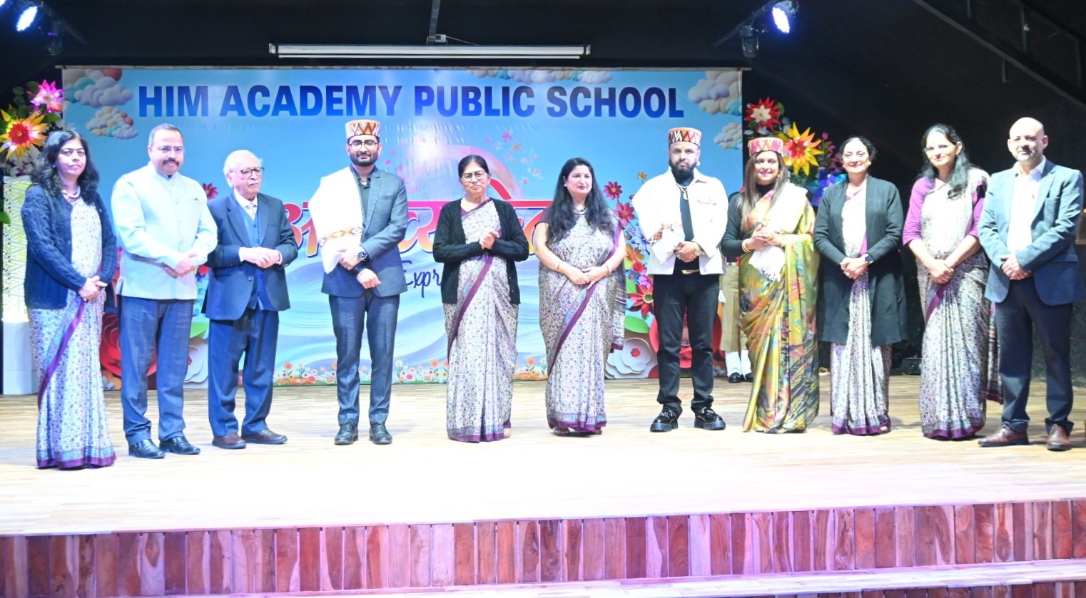 350 छात्रों को किया गया पुरस्कृत 350 छात्रों को किया गया पुरस्कृत