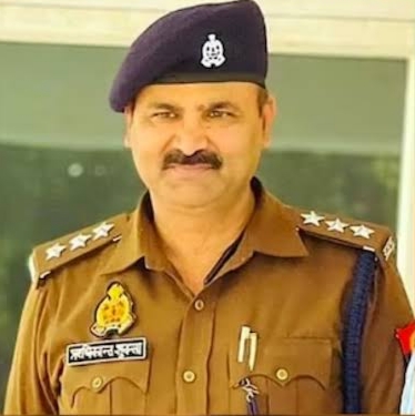 निलंबित सीओ ऋषिकांत शुक्ला की फाइल फोटो निलंबित सीओ ऋषिकांत शुक्ला की फाइल फोटो