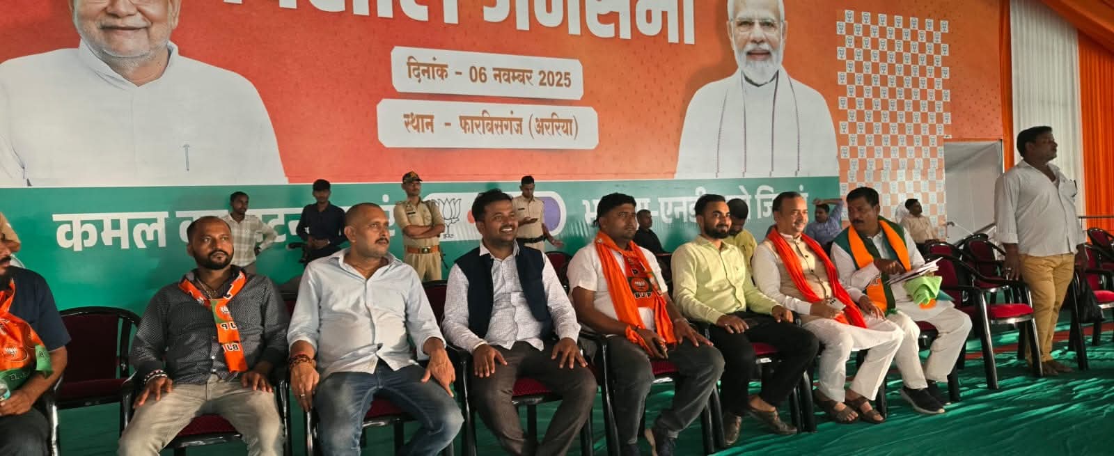 अररिया फोटो:सभा स्थल पर कार्यकर्ता